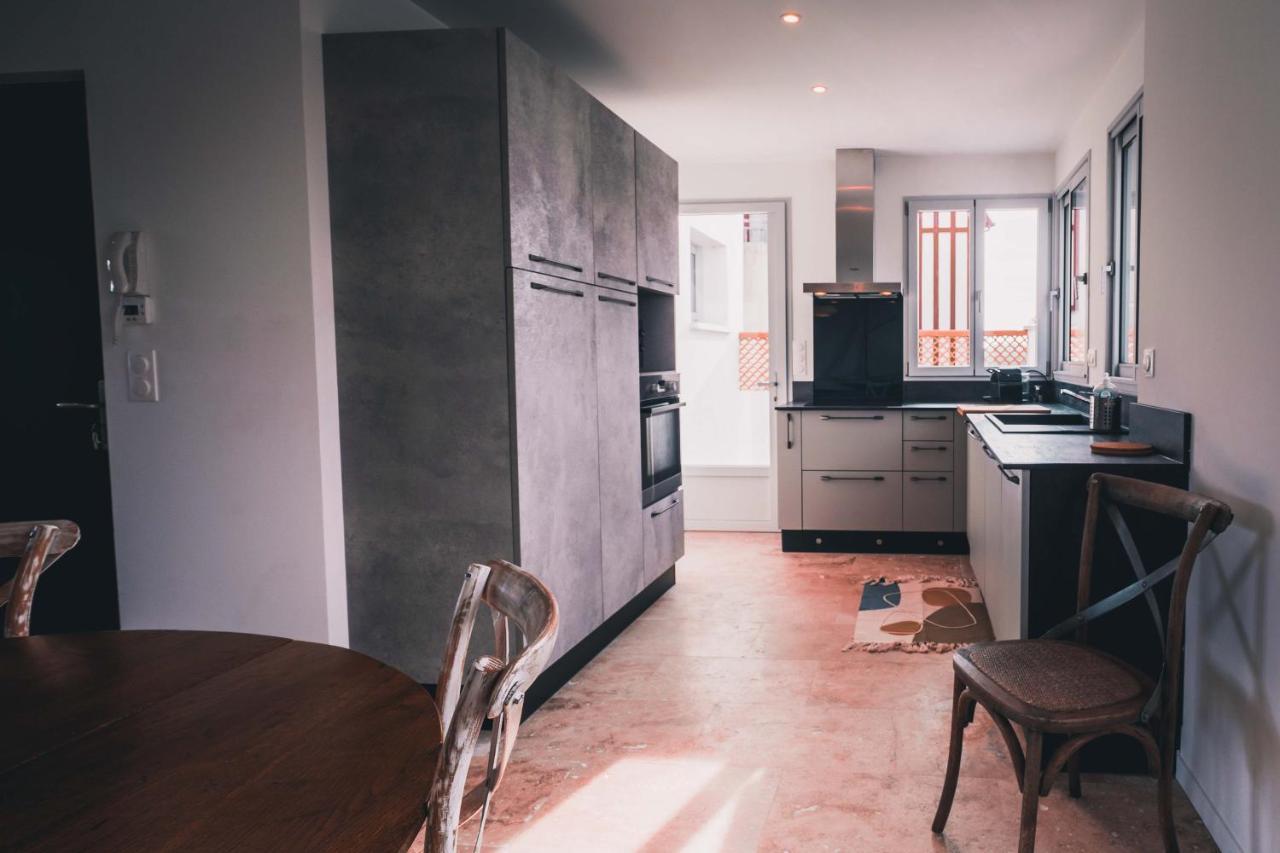 Vue Superbe Sur Tour De La Lanterne T2 Avec Terrasse Remparts 2 Apartment Ла Рошел Екстериор снимка