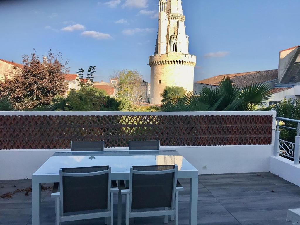 Vue Superbe Sur Tour De La Lanterne T2 Avec Terrasse Remparts 2 Apartment Ла Рошел Екстериор снимка